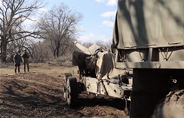 Украинские бойцы показали, как на поле боя работает пушка «Гиацинт-Б»
