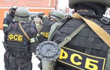 ФСБ проводит обыск у журналиста «Крым. Реалии»