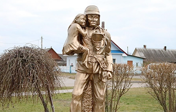 Соцсети сутки смеются над новым памятником в Беларуси