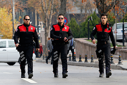 В Анкаре за ночь уволили 350 полицейских