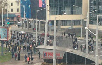 Протестующие перекрыли улицу Кальварийскую в Минске