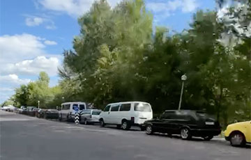 На видео попали огромные очереди из авто на границе Беларуси и Польши