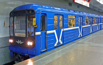 В вагоне поезда минского метро лопнуло стекло