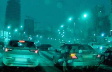 Странный разворот Mercedes в Минске попал на видео