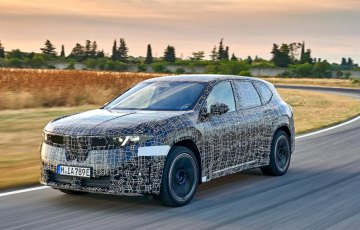 Новые BMW смогут самостоятельно включать показатели поворота