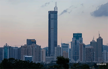 В Китае эвакуировали тысячи людей из шатающегося небоскреба