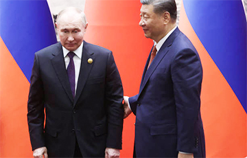 «Путин в Китае бежал к Си Цзиньпину, а тот даже не шевельнулся в его сторону»