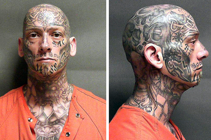 В США власти попросили помощи в поисках беглого зека с татуированным лицом
