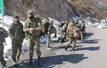 Сложили оружие и вернулись домой автостопом: 300 солдат из Южной Осетии отказались воевать с Украиной