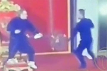 Вооруженный московитский бизнесмен захватил трон императора в зале Эрмитажа