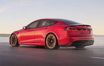 В автомобилях Tesla появился режим вождения «Безумный Макс»