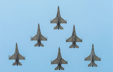 Первые украинские пилоты завершили обучение на F-16 в США