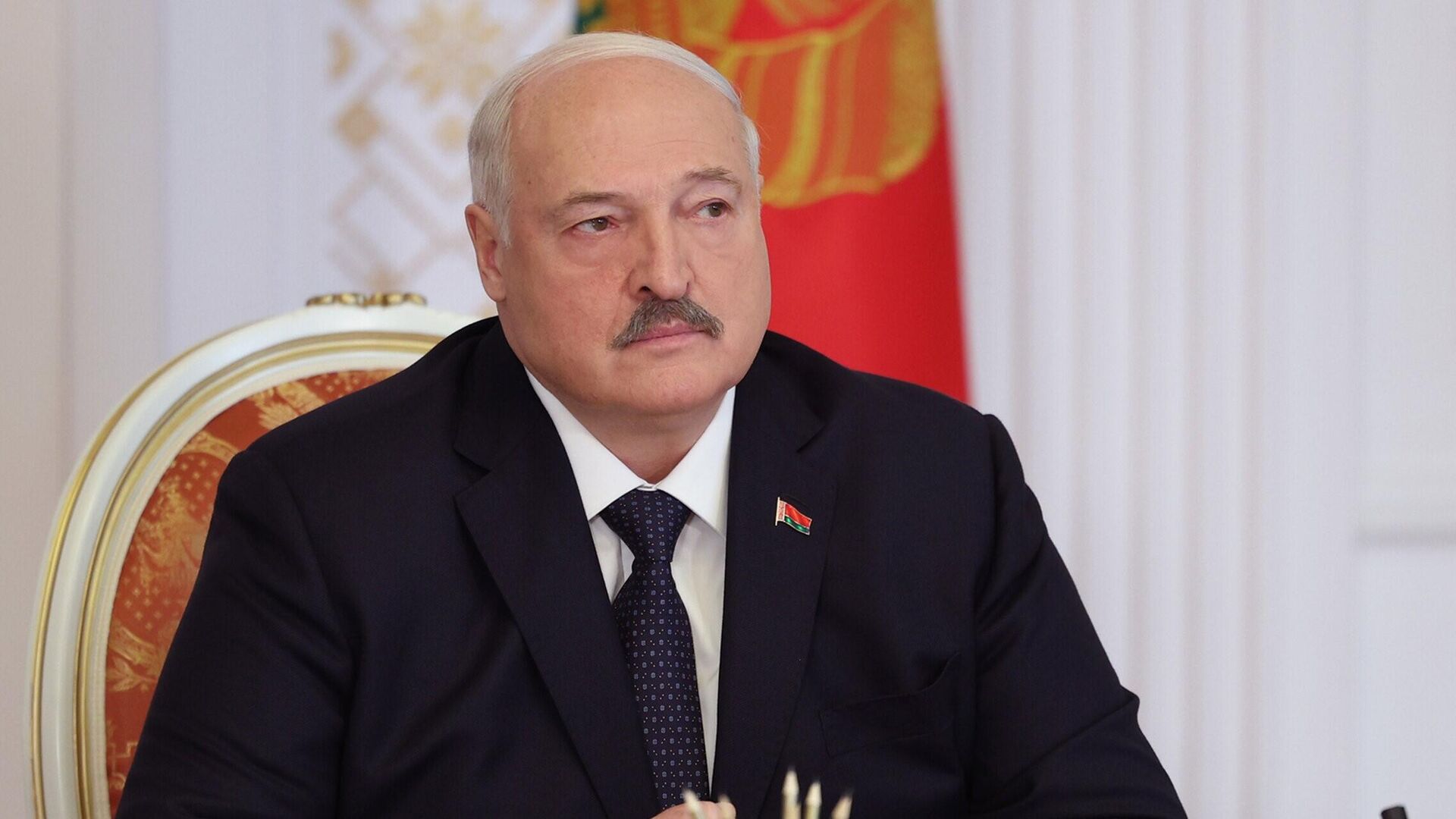 Лукашенко готов передать спецслужбам Запада результаты своего полного медосмотра
