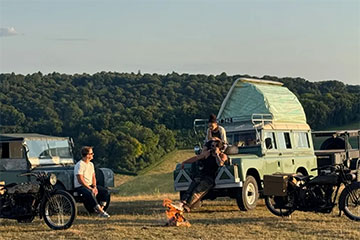 Звездный актер получил столетние гибриды Harley-Davidson и электрические Land Rover