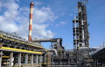 Reuters: В РФ остановился крупный нефтеперерабатывающий завод после атаки Украины