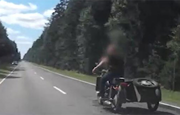 Под Уздой мужчина пытался оторваться от милицейской погони на мотоцикле с коляской