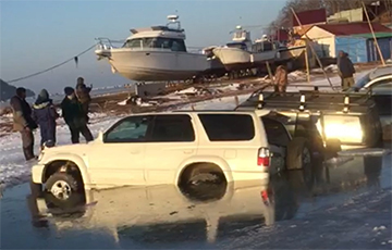 30 автомобилей ушло под лед во Владивостоке