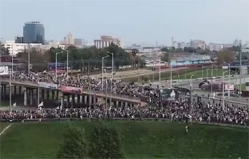 Видеофакт: Объединение двух колонн демонстрантов в одну в районе ЖК «Каскад»