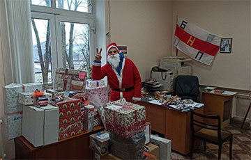 Белорусы Санкт-Петербурга собрали подарки для детей бастующих рабочих «Гродно Азот»