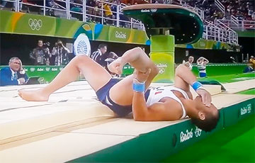 Французский гимнаст получил на Олимпиаде двойной перелом ноги