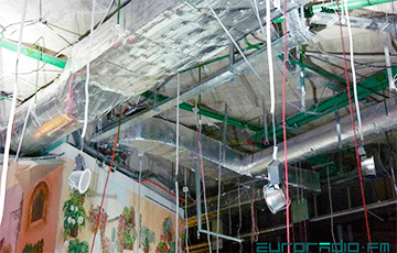 Появились эксклюзивные фото из ТЦ Минска, где обрушился потолок