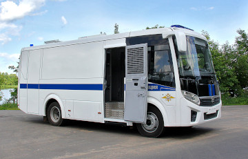 Беларус на фуре влетел в московитский автозак
