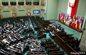 Сенат Польши одобрил без поправок законопроект о помощи украинцам