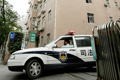 В Китае трое школьников убили учителя во время ограбления