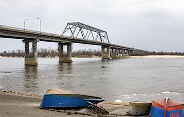Перерезанные рекой: как ремонт моста в Мозыре создал серьезные проблемы для горожан