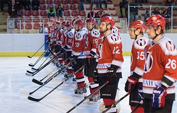 В кинотеатрах Гродно вместо мировых новинок показывают беларусский хоккей