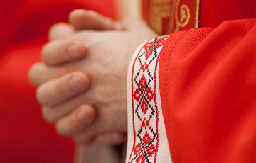 Трем польским католическим священникам разрешили остаться в Беларуси