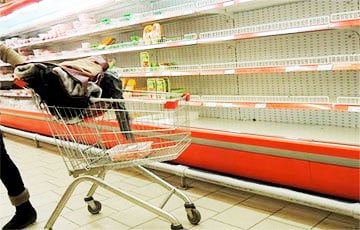 Полки беларусских магазинов пустеют и беднеют