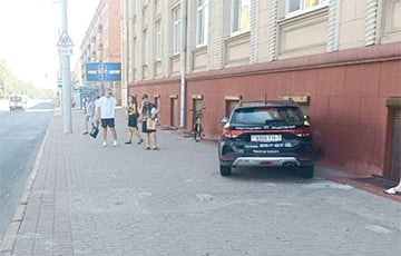 В центре Минска таксист потерял сознание за рулем