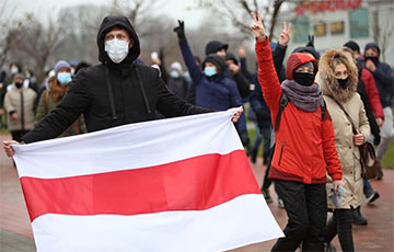 «Пора менять лысую резину!»: Минские партизаны вышли на улицы