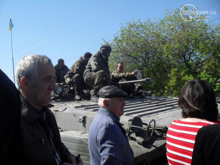 Фотофакт: колонна военной техники вошла в Мариуполь