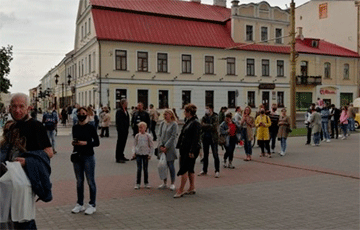 На пикете в Гродно образовалась очередь за свободой