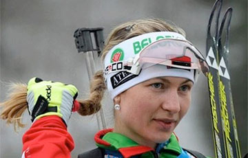 Домрачева выиграла серебро в гонке преследования на ЧМ по биатлону