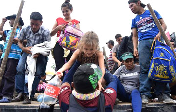Караван мигрантов: пропустит ли Мексика тысячи беженцев, идущих в США?