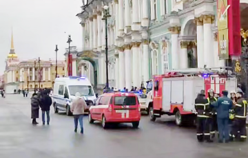 В Петербурге срочно эвакуируют Эрмитаж