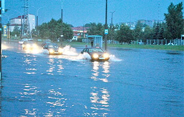 Видеофакт: Водопады и реки в Минске после дождя