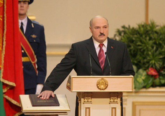 Лукашенко в пятый раз поклянется на Конституции