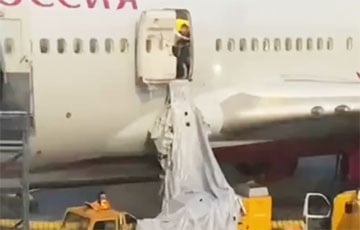 Пассажир рейса Москва – Анталья открыл дверь самолета при подготовке к взлету