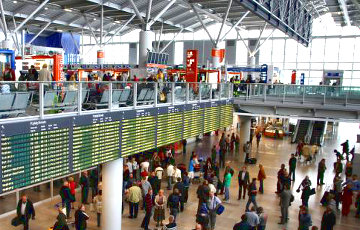 Работу аэропорта Варшава-Модлин приостанавливали из-за падения небольшого самолета