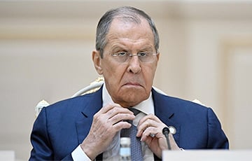 Лавров появился на Аляске в странном виде