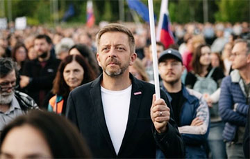 Чешский вице-премьер появился на антиправительственной акции в Братиславе