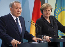 Назарбаев обсудил ситуацию в Донбассе с Меркель и Путиным