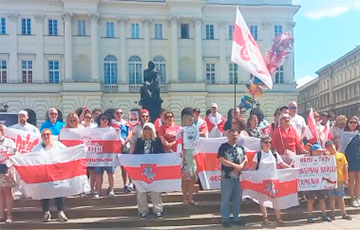 Беларусы Варшавы вышли на акцию солидарности с политзаключенными