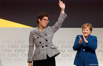 Bloomberg: Меркель не намерена покидать пост канцлера досрочно