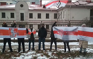Белорусы протестуют даже в праздники