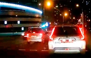 Беларус заснял на видео наглое поведение милицейского авто на дороге